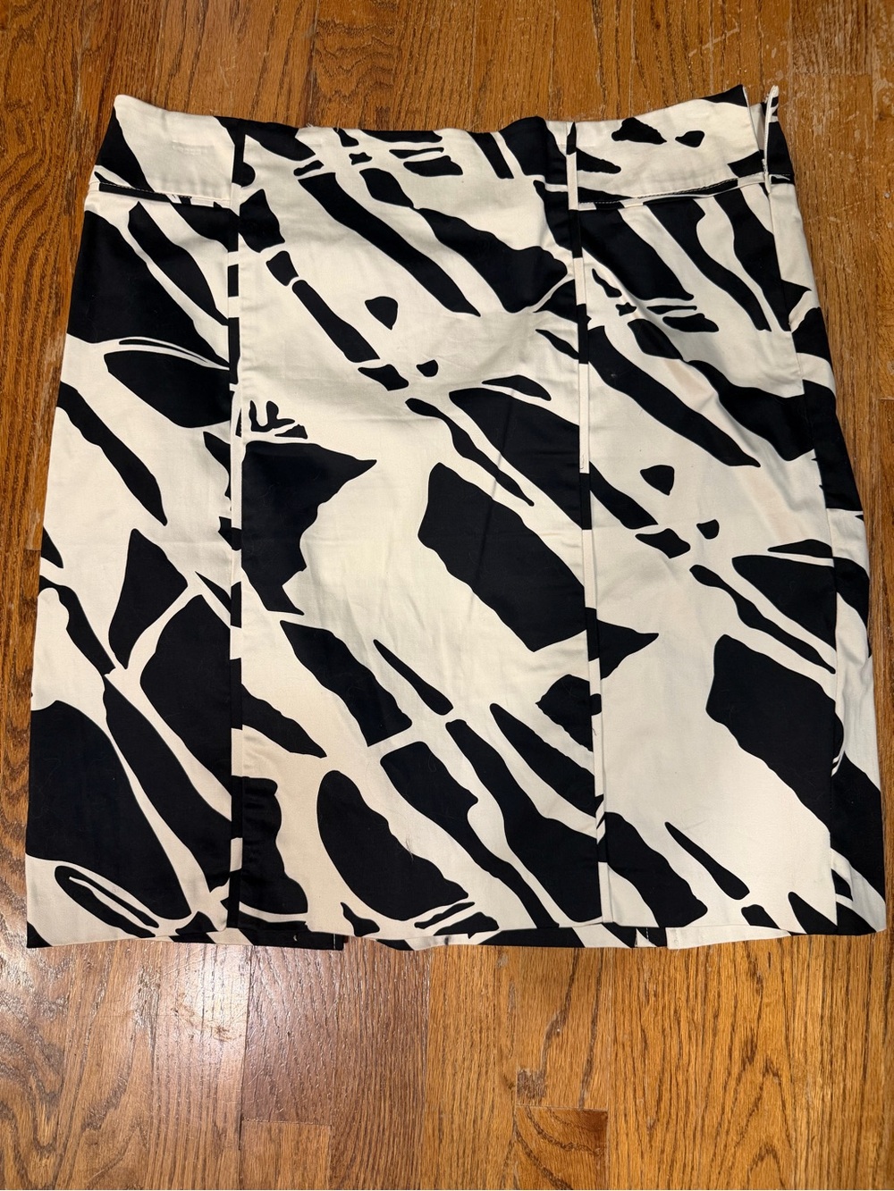 New York & Company Black and White Abstract Mini Skirt